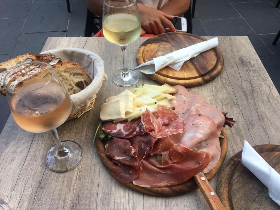 Bright At Mimi's Nizza